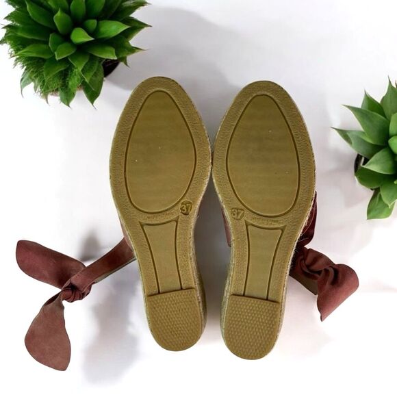 🆕 Eric Michael Suede Peep Toe Slingback Wedge Sandal with Bow - Picture 9 of 9